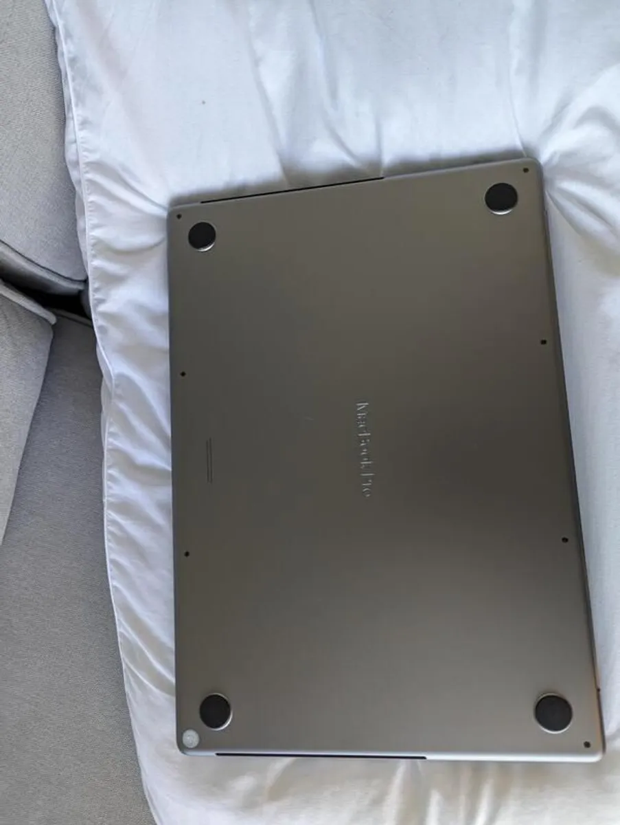 Macbook Pro 2023 M2 16'' Grey - Image 2