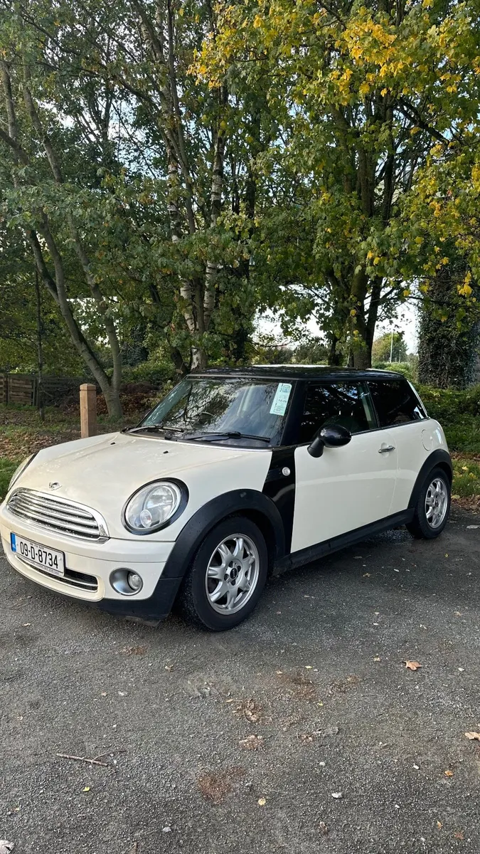 Mini Cooper 2009 - Image 1