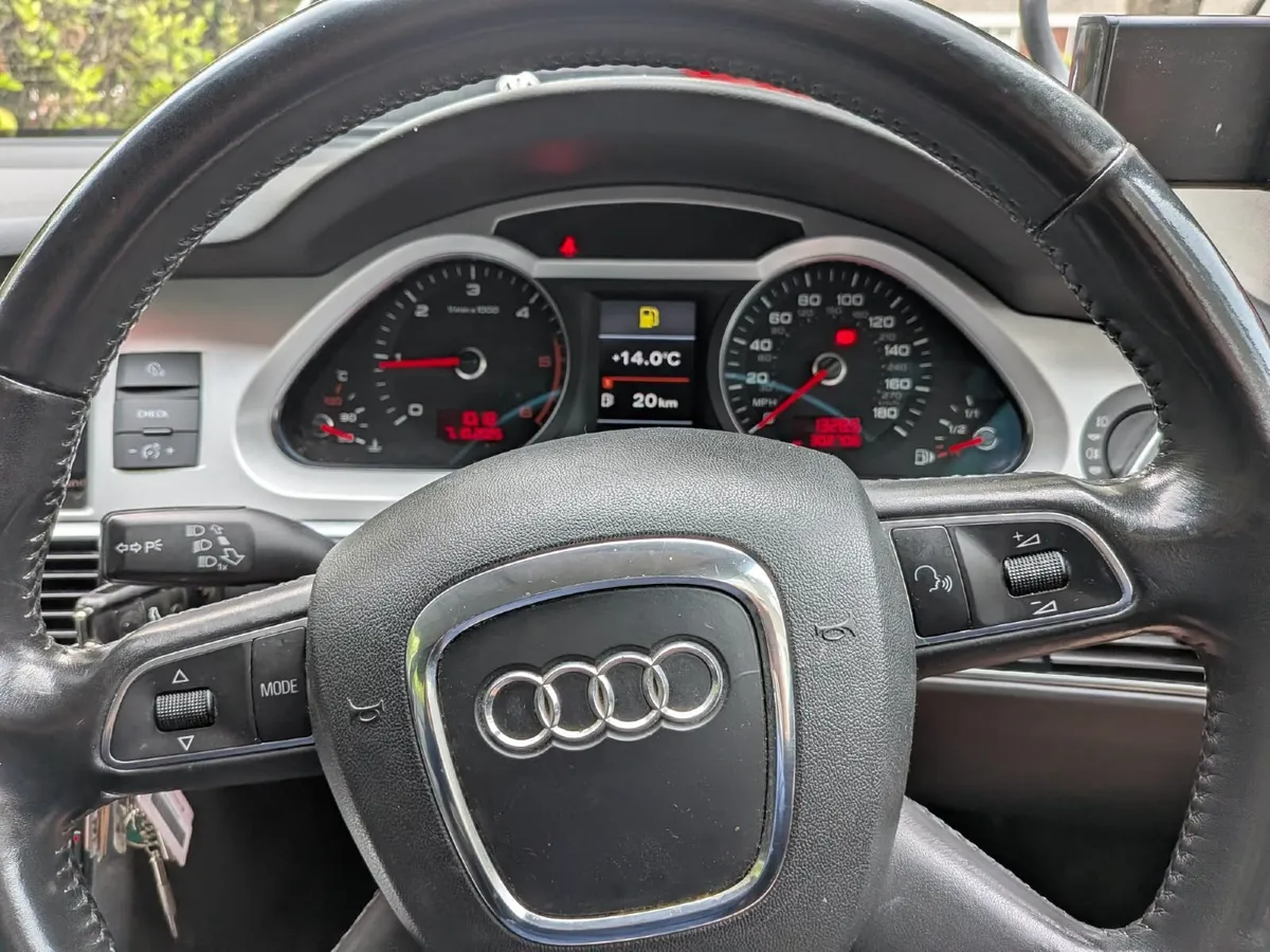 Audi A6 2010 - Image 2