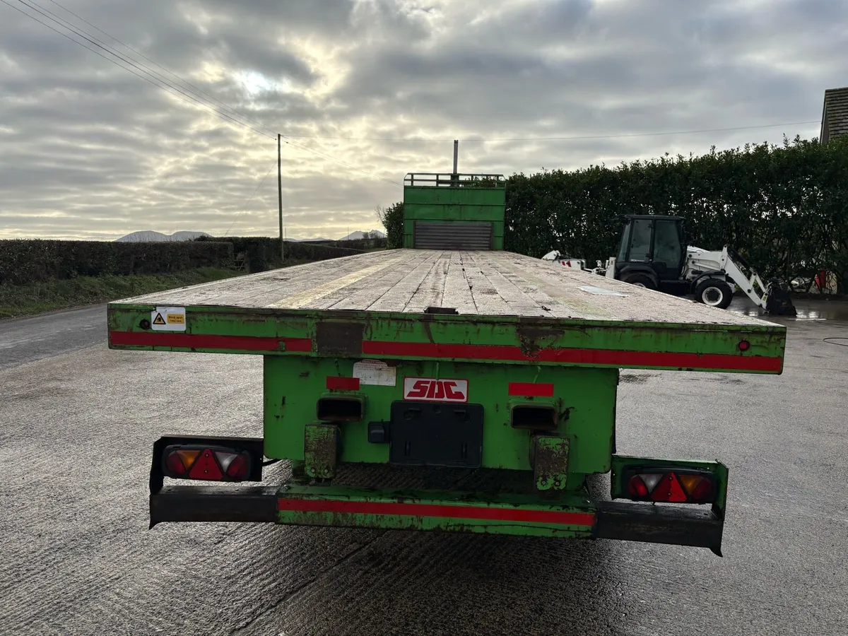2016 SDC 13.6MT Triaxle Flat Trailer - Image 3
