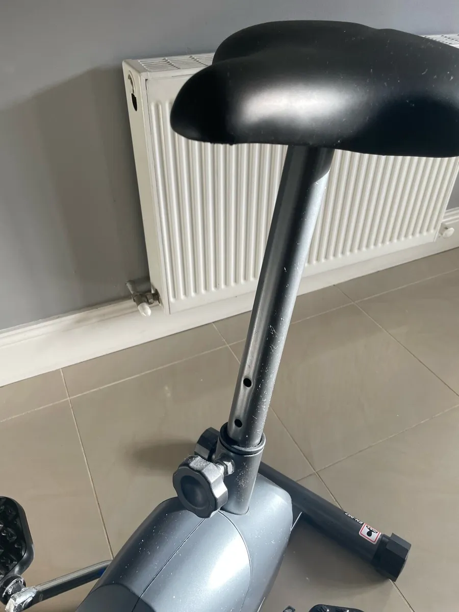 Exercise bike - Image 4