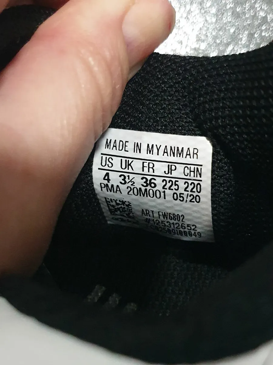 Soccer/ football boots addidas size UK 4 - Image 2