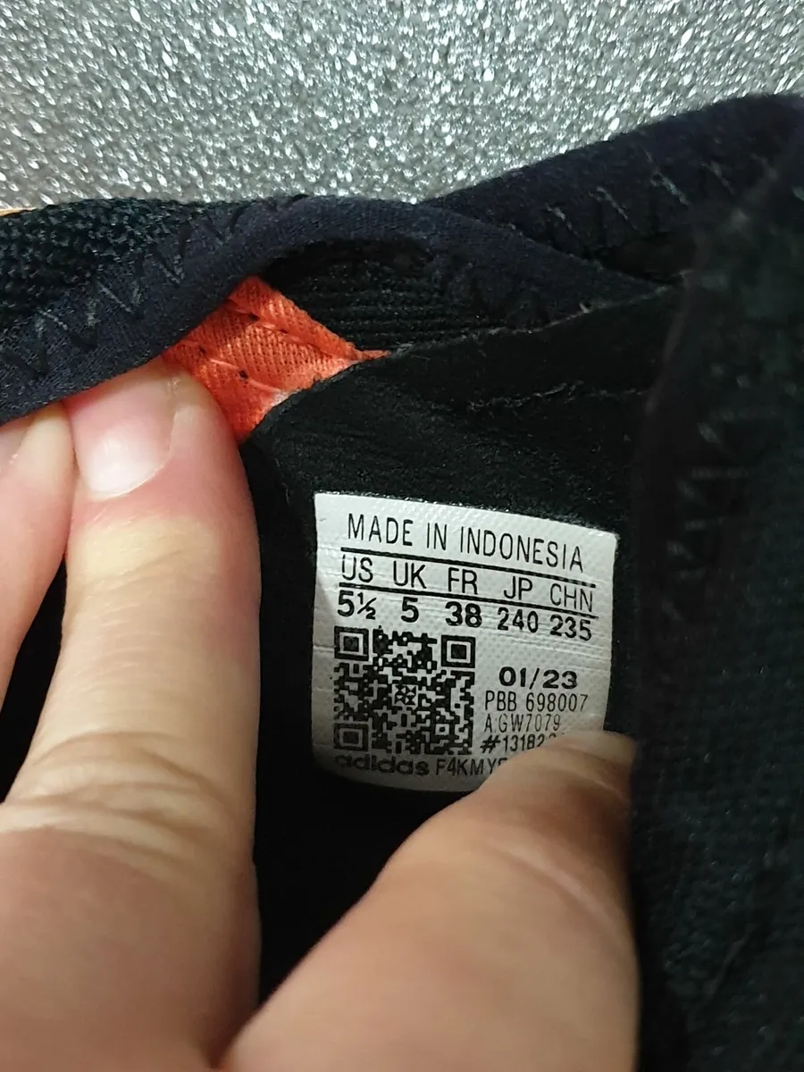 Soccer/ football boots adidas size UK 5 - Image 2