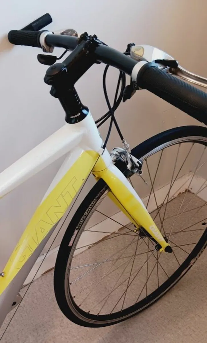 Ladies giant dash bike in great condition - Image 2
