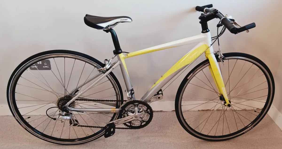 Ladies giant dash bike in great condition - Image 3