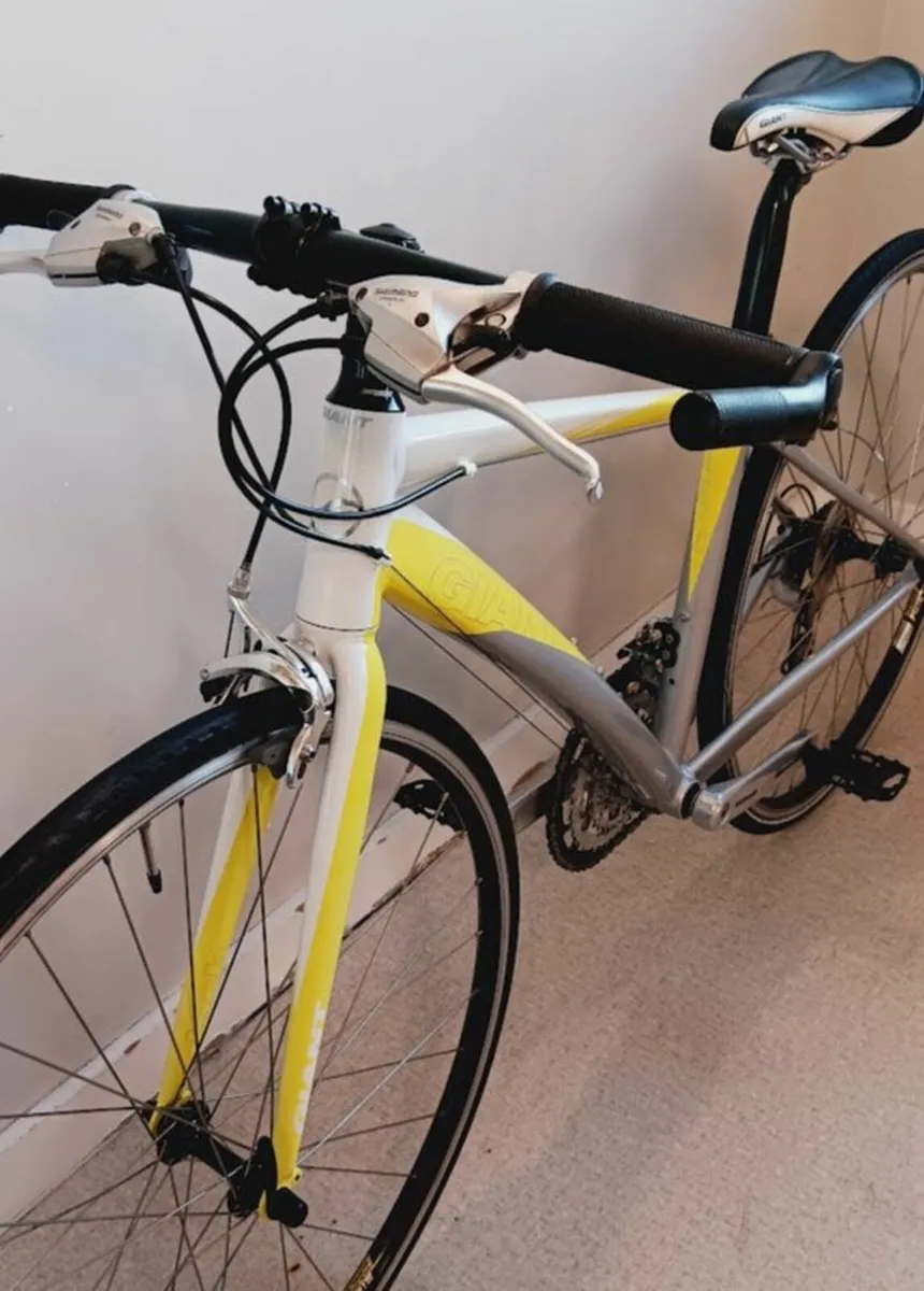 Ladies giant dash bike in great condition - Image 4