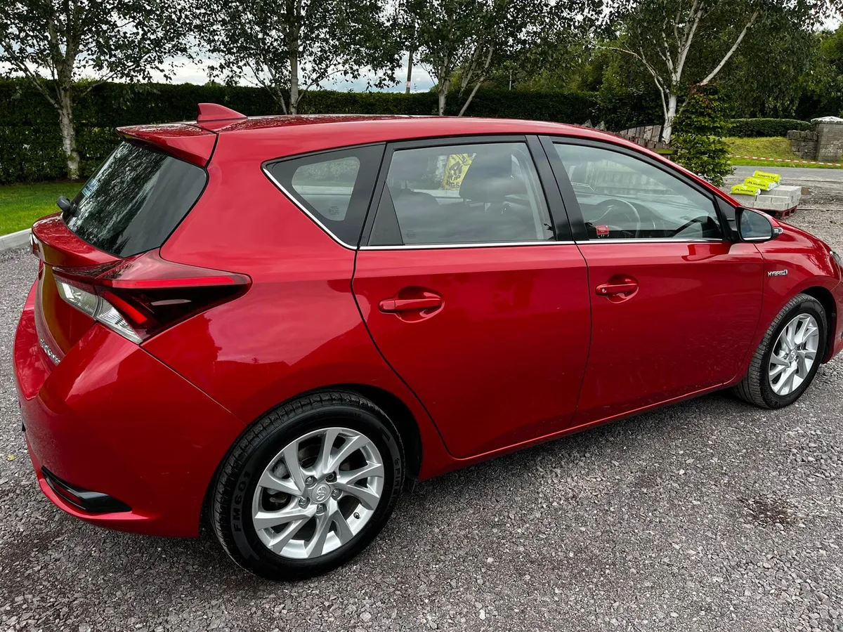 Toyota Auris Hybrid Extensive Service History - Image 3