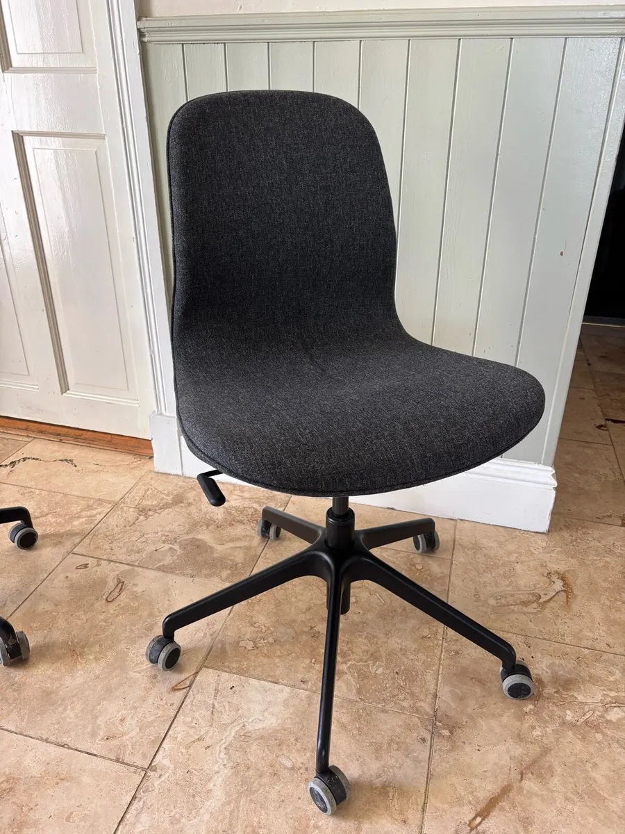 Pair of desk chairs - Image 1