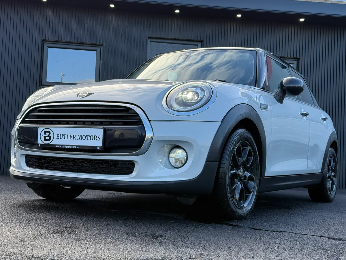 2018 Mini Cooper 1.5P Night Edition 5dr - Image 4