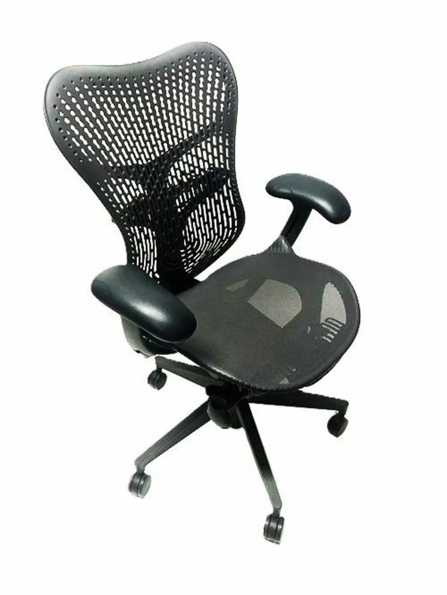 ♻️ Used Herman Miller Mirra 2 Ergonomic Chair♻️ - Image 1