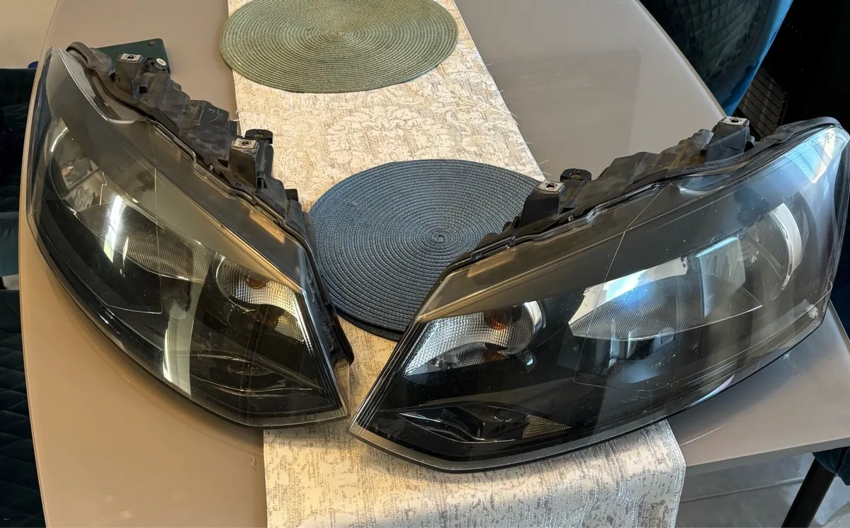 Volkswagen Polo Headlights 09-2014 - Image 1