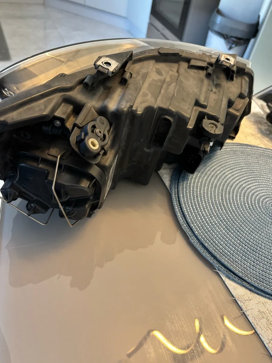 Volkswagen Polo Headlights 09-2014 - Image 2