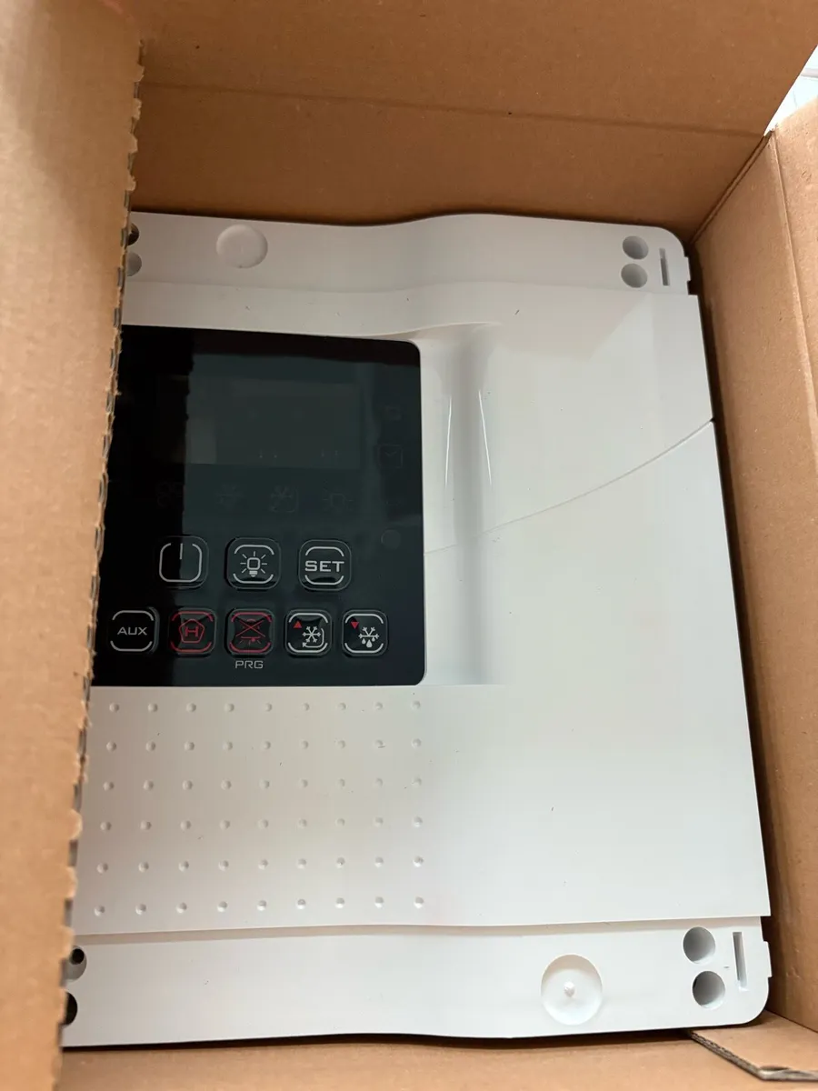 Carel MasterCella PID Temperature Controller - Image 1