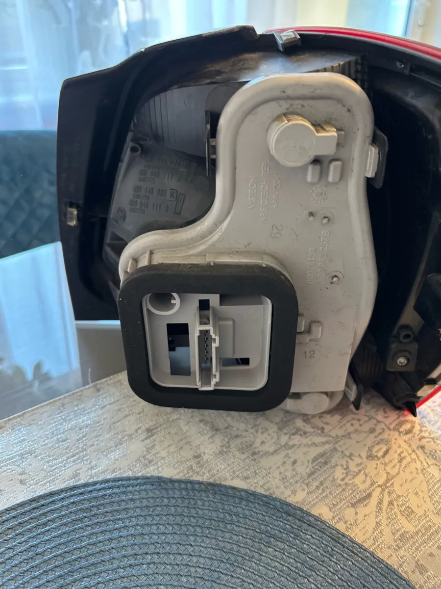 Volkswagen Polo Taillights 09-2014 - Image 3