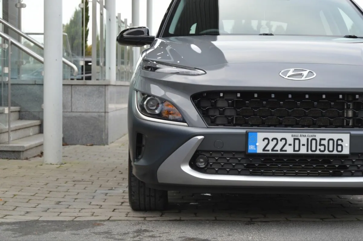 Hyundai KONA 1.0 T-GDI Executive Two Tone Roof - Image 3