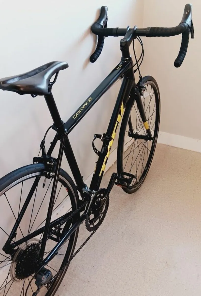 Trek domane 2 superlite road bike (like new) - Image 2