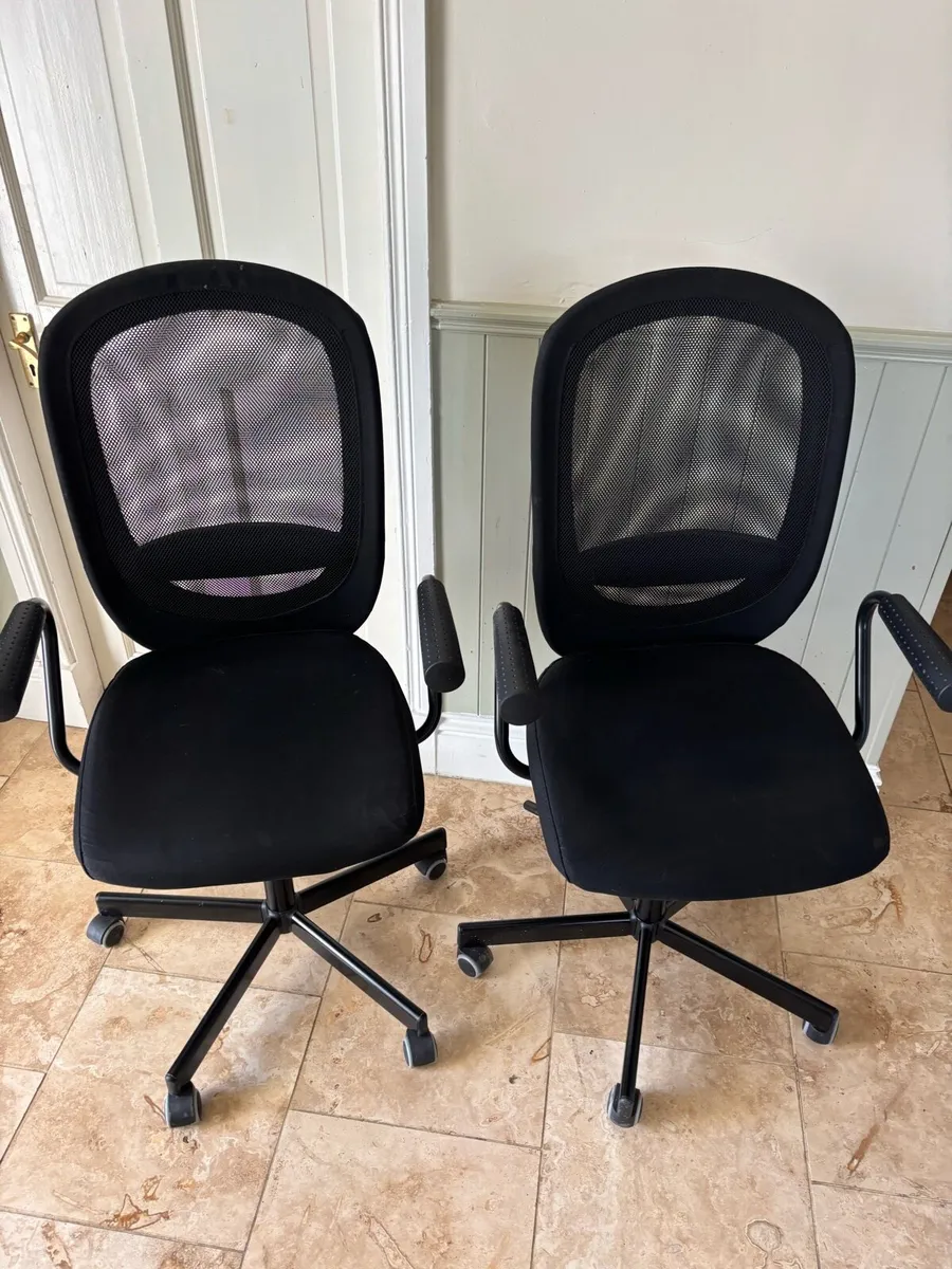 Mesh backed office chairs - Image 3