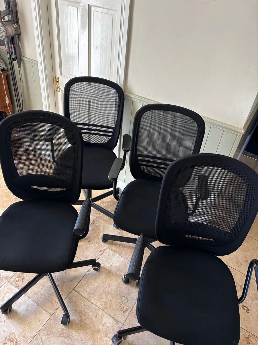 Mesh backed office chairs - Image 1