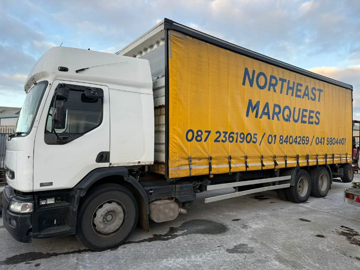 Renault 220 Premium - 26 Tonne Rigid Truck - Image 1