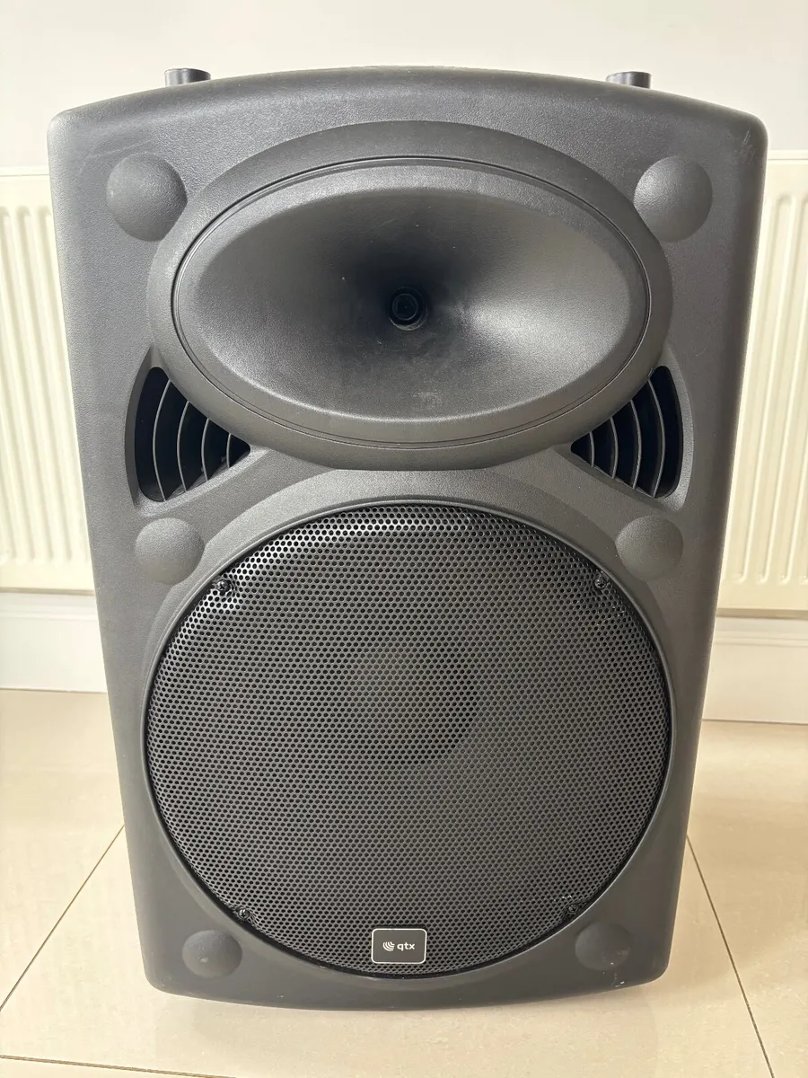 2 Portable QTX Speakers - Image 1