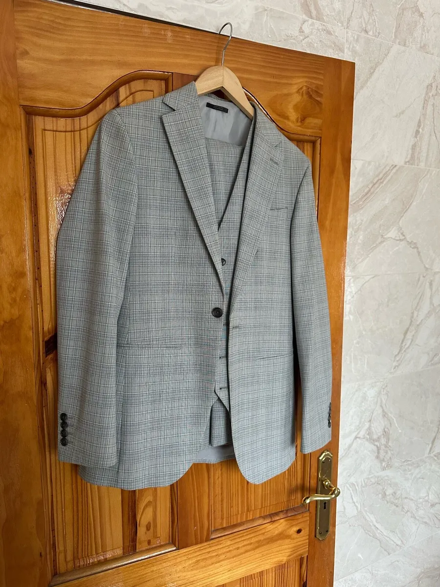 Men’s suits - Image 1