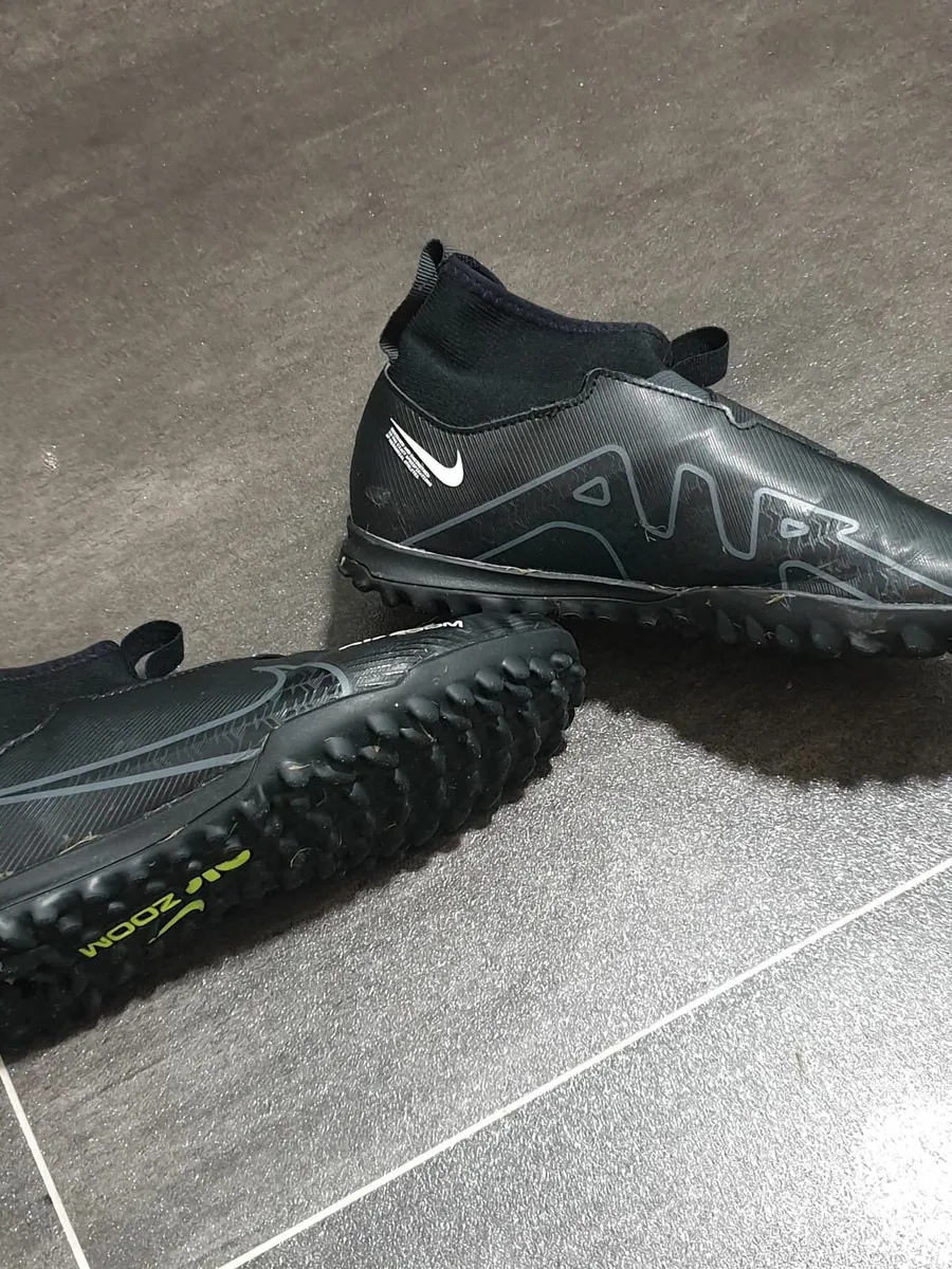 Soccer/ football boots Nike air Zoom size UK 5.5 - Image 3