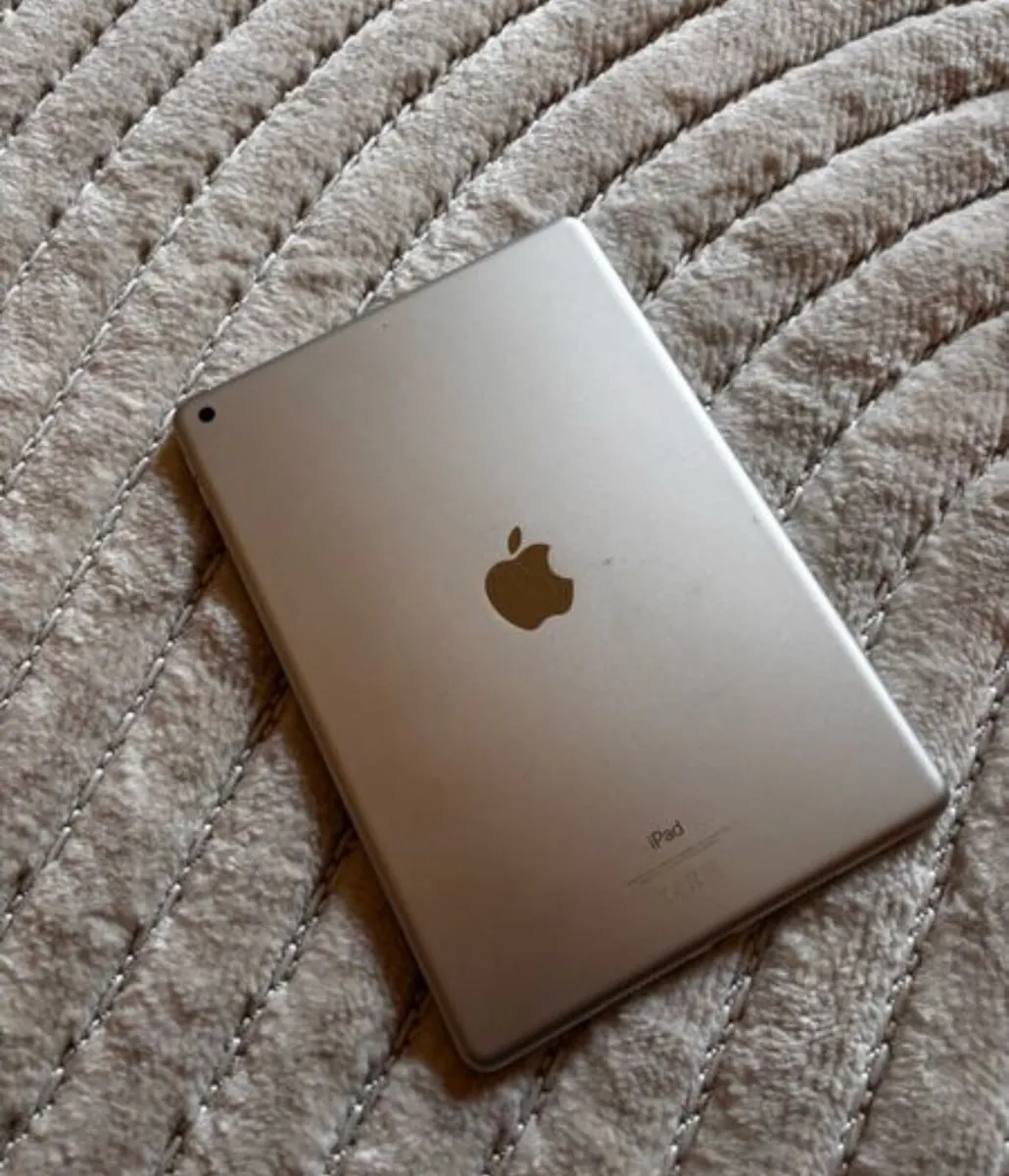 iPad - Image 2