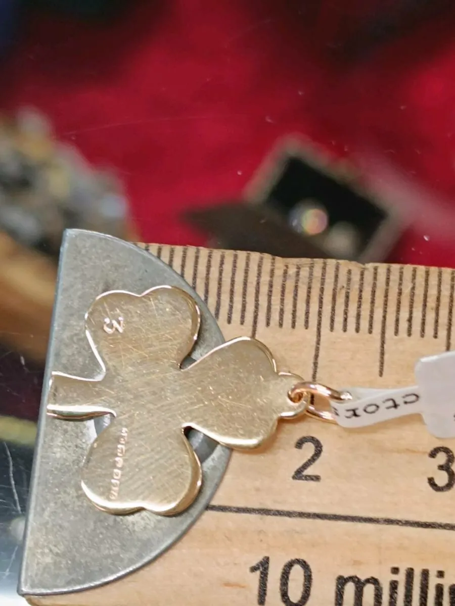 Vintage 9k Gold Shamrock, 3 Leaf Clover Pendant - Image 4
