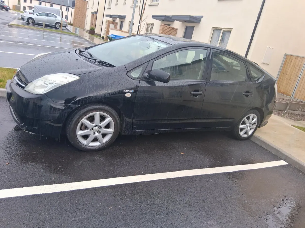 Automatic  toyota prius  2800€ - Image 2