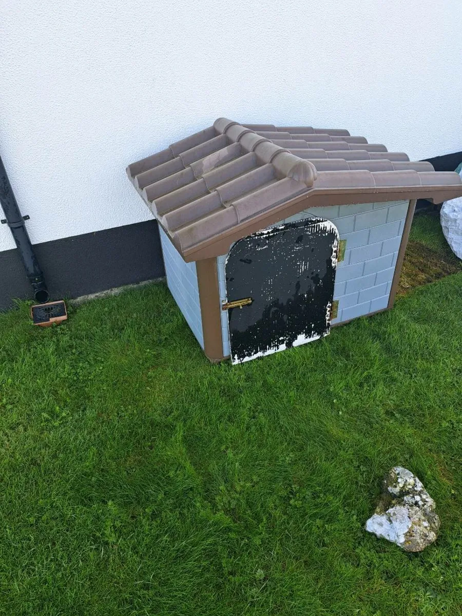 Dog house - Image 1