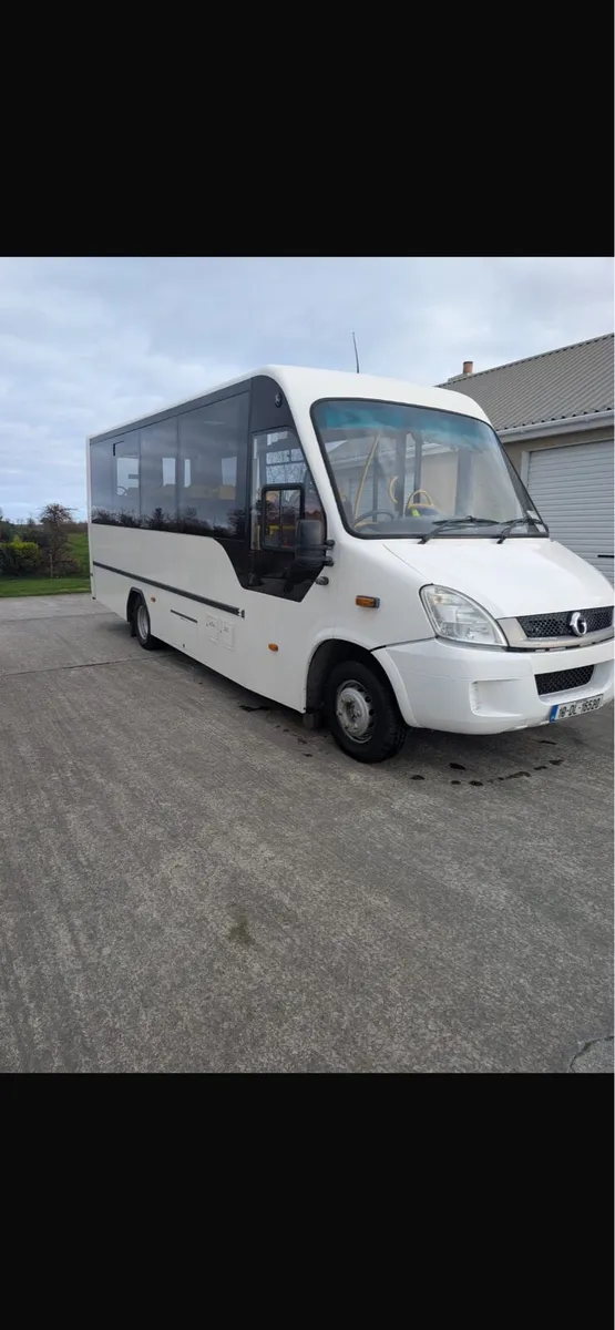 Iveco 27 seater Auto - Image 1