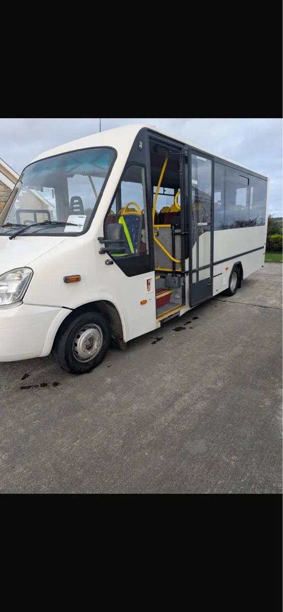 Iveco 27 seater Auto - Image 2
