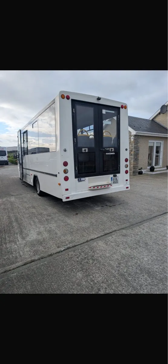 Iveco 27 seater Auto - Image 3