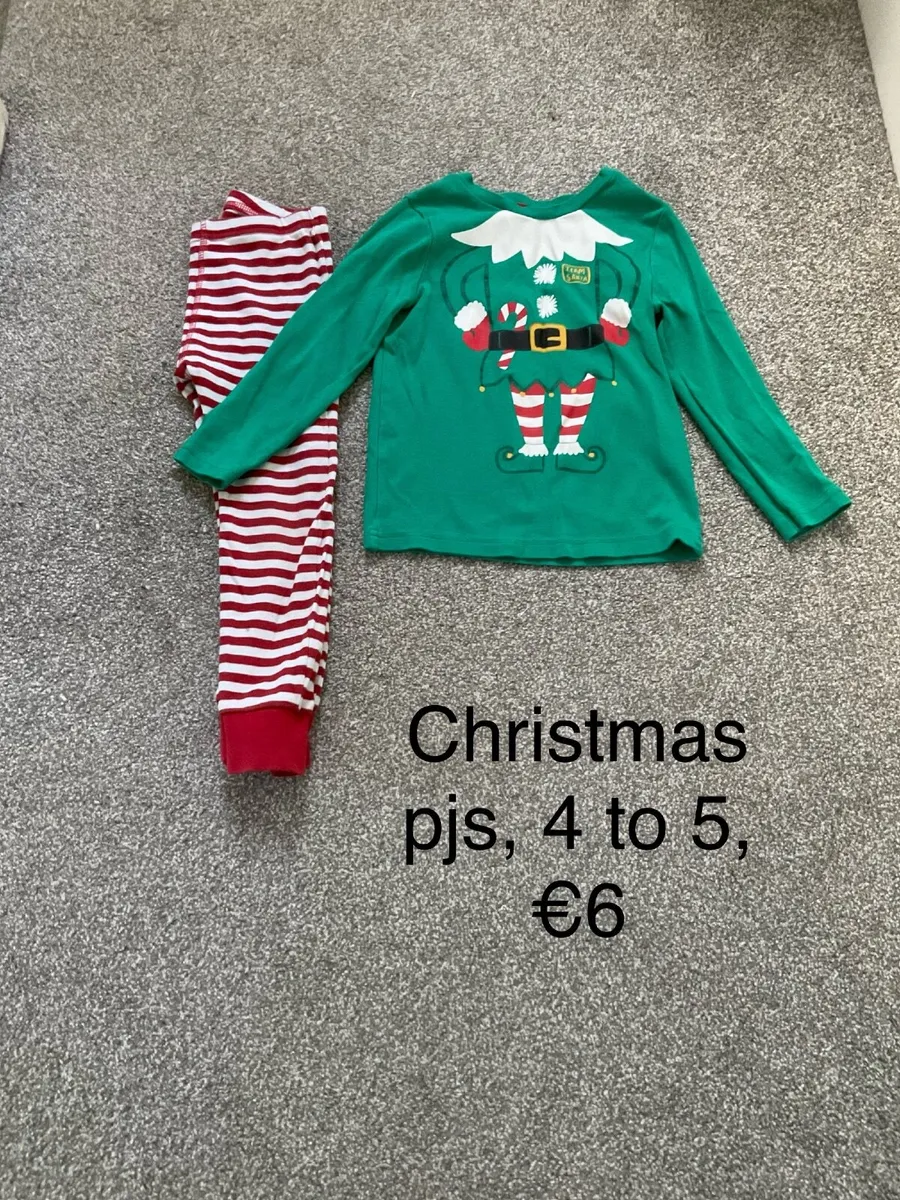 Christmas pyjamas, 4 to 5 - Image 1