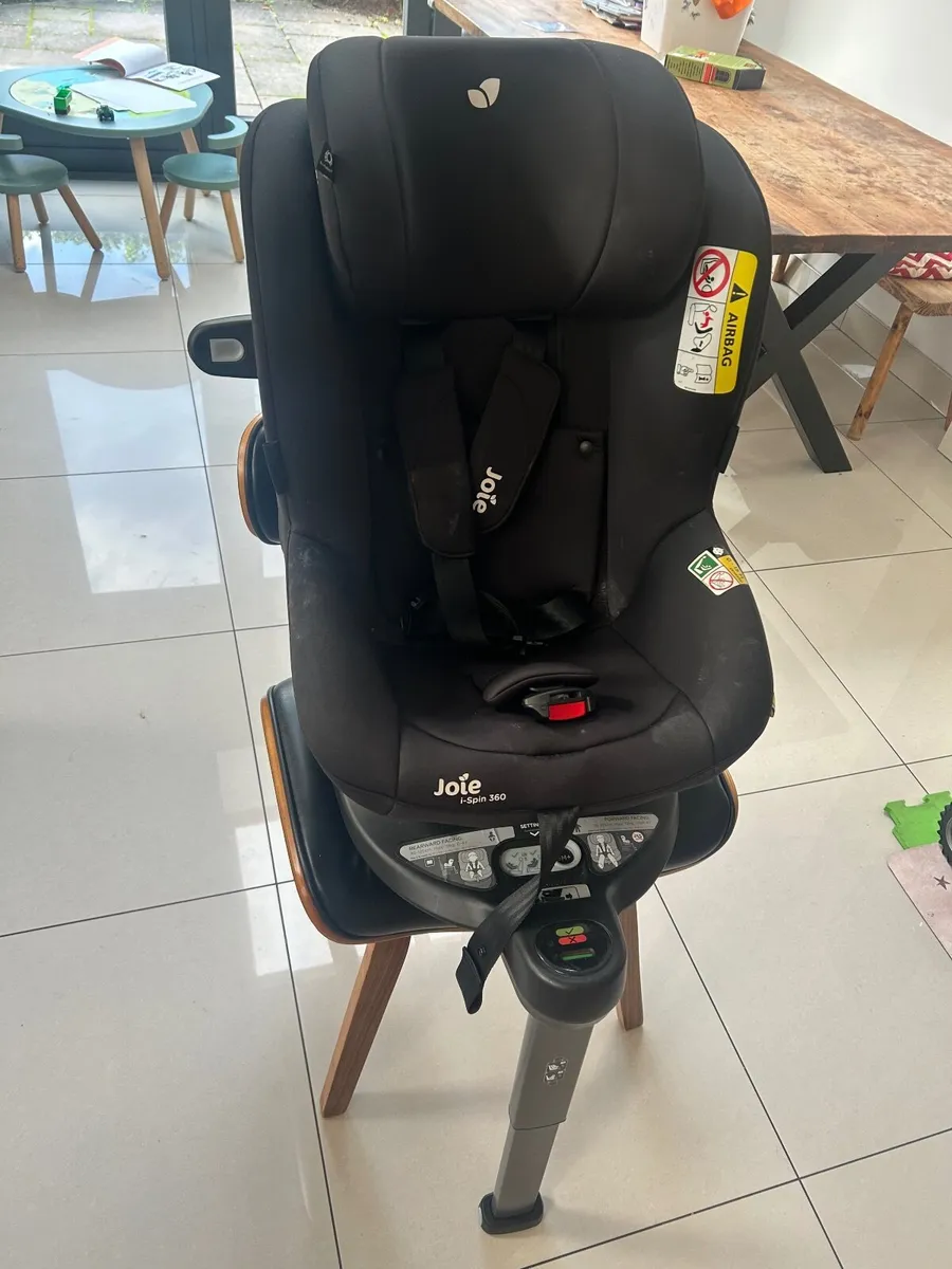 Joie i-spin 360 car seat - Image 1