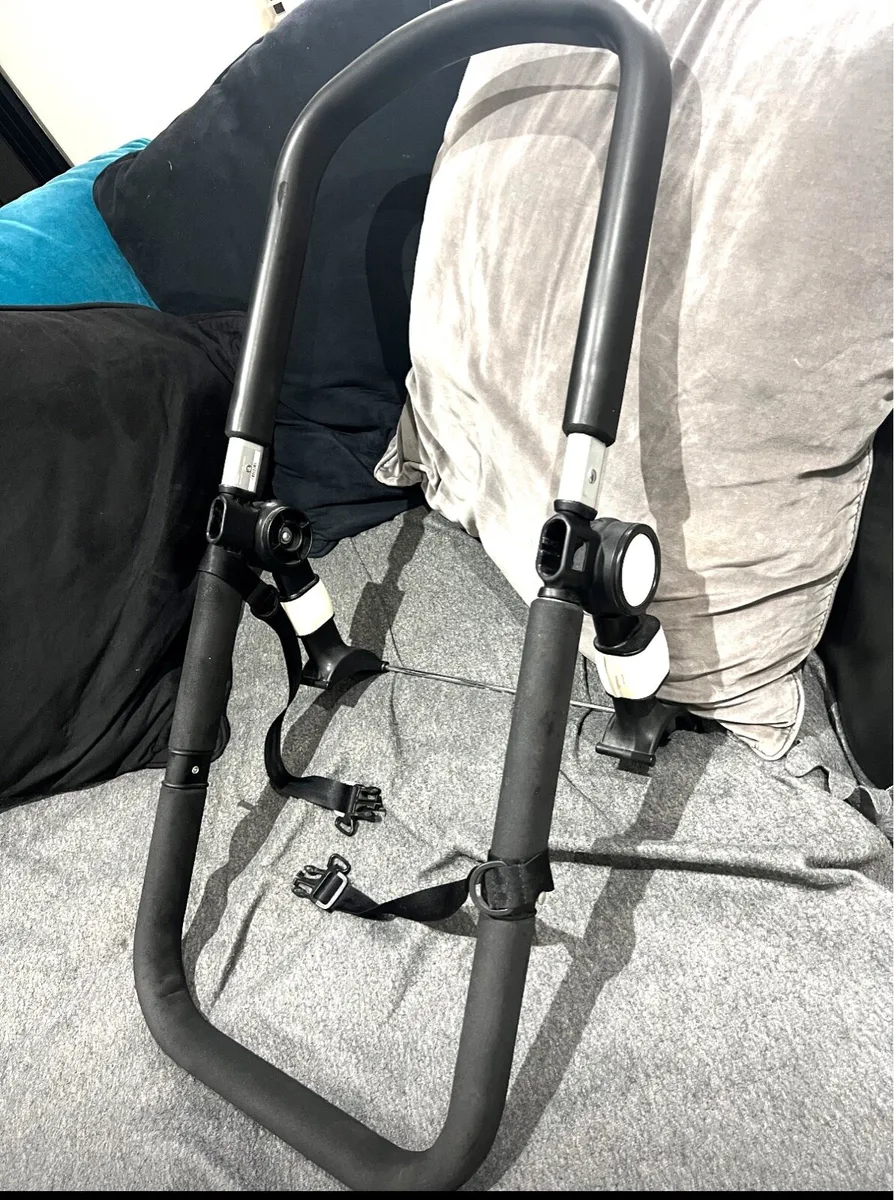 Bugaboo donkey and cameleon seat frames in Swords - Image 2