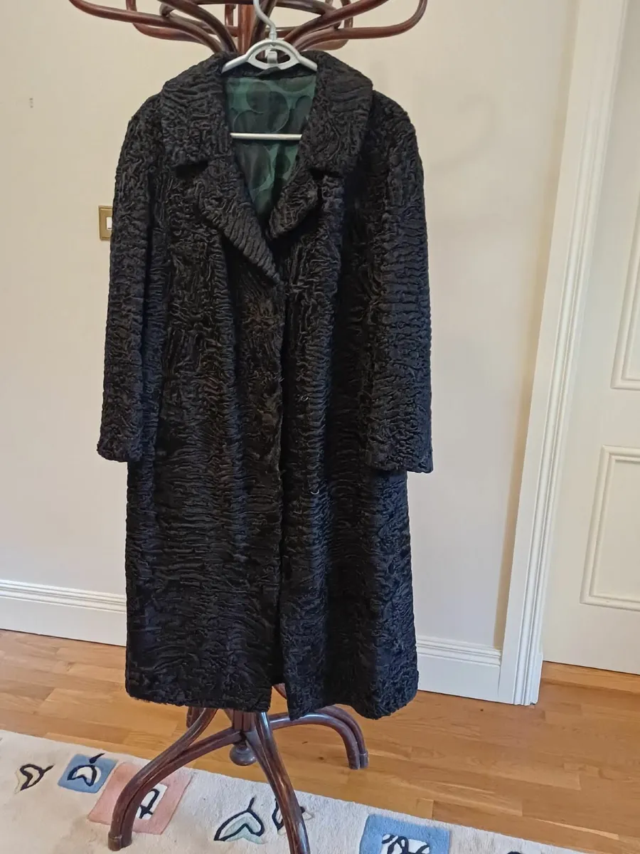 6 Vintage Furs - Image 3