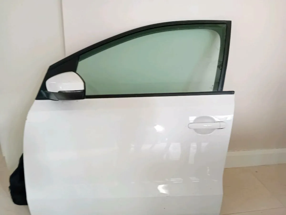 PASSENGER COMPLETE WHITE DOOR FOR SALE - Image 2