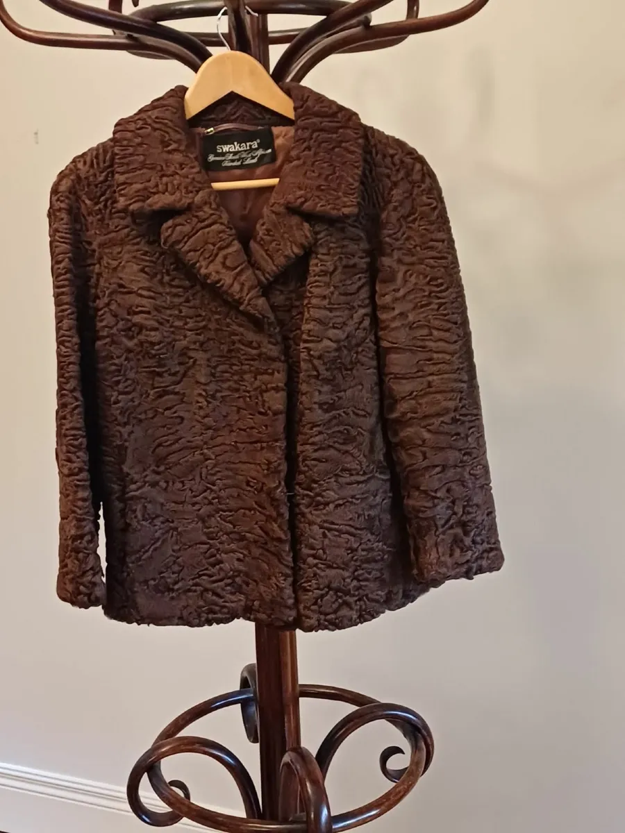 6 Vintage Furs - Image 4