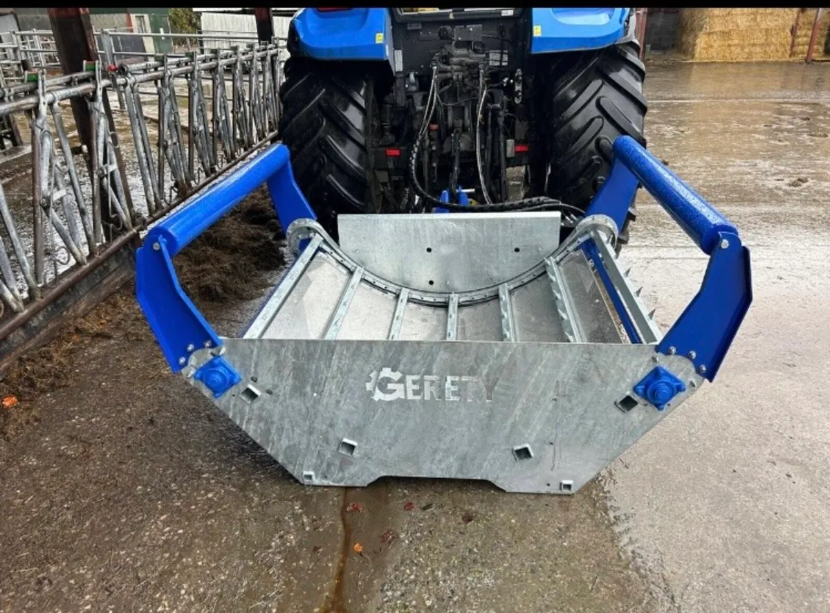 Bale feeder - Image 1