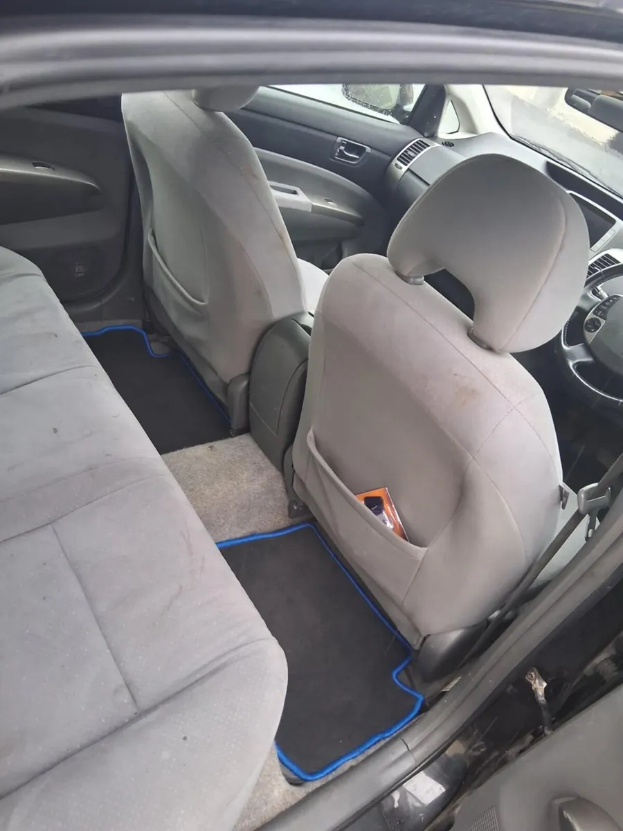 Automatic  toyota prius  2800€ - Image 4