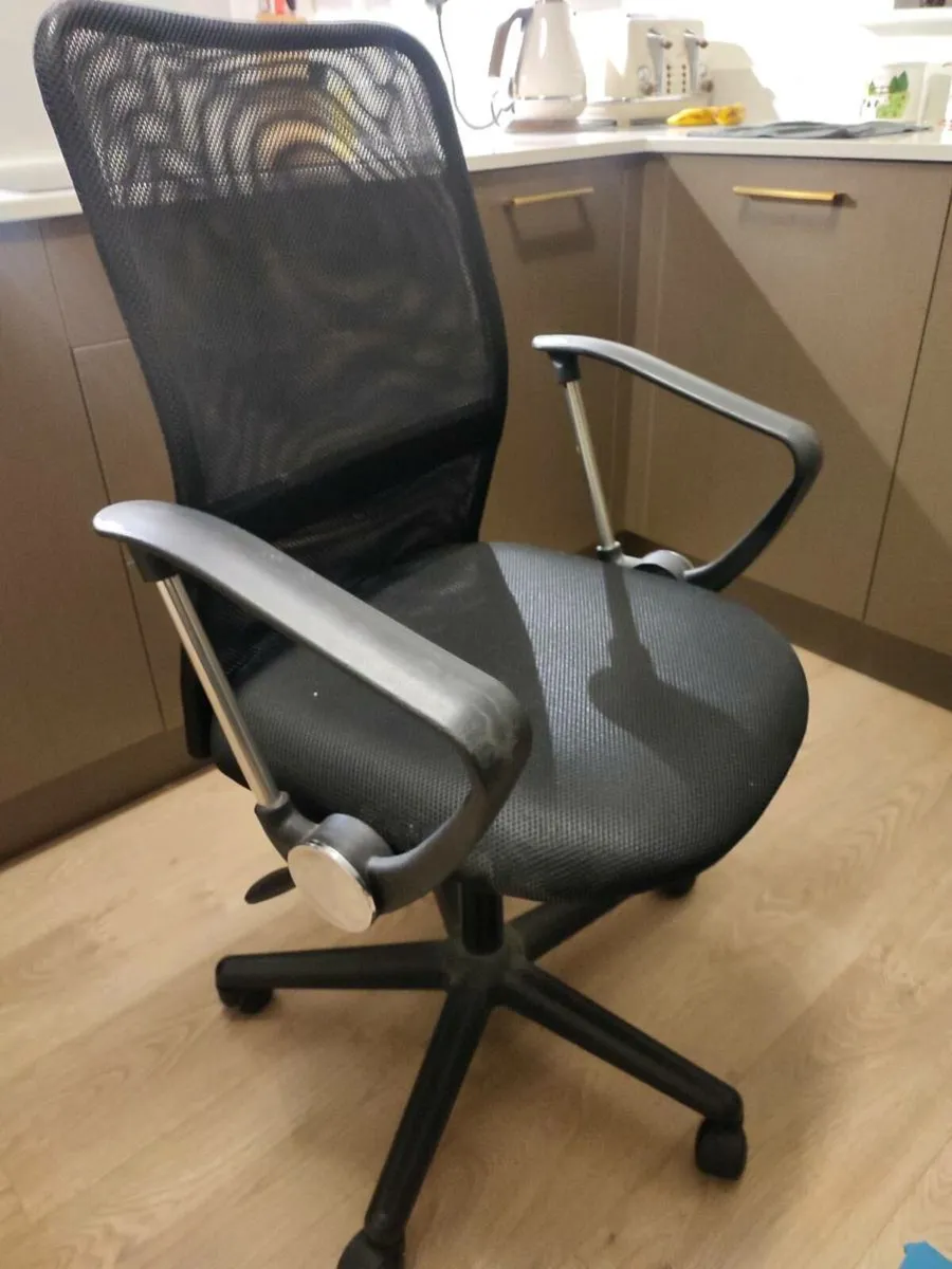 Office chair - Image 1