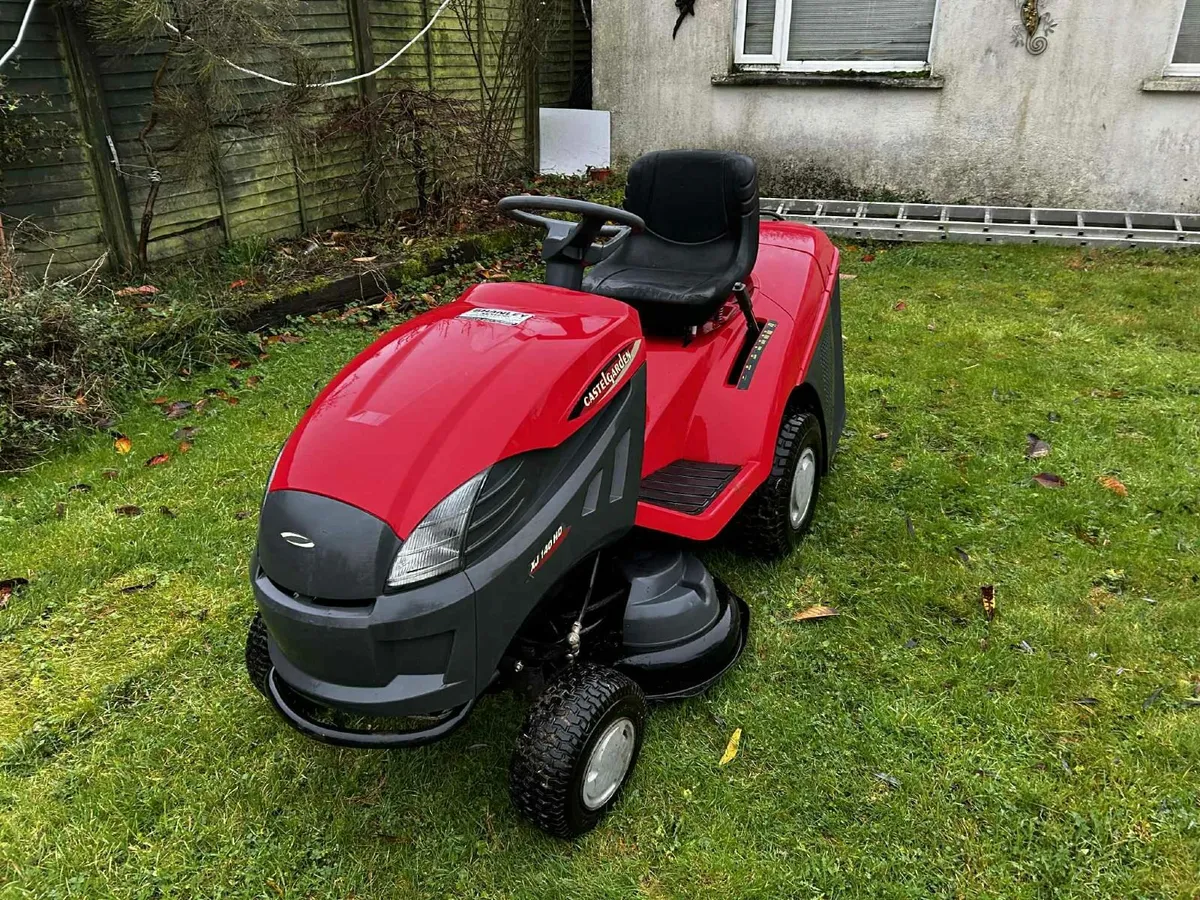 Castlegarden ride on mower - Image 1