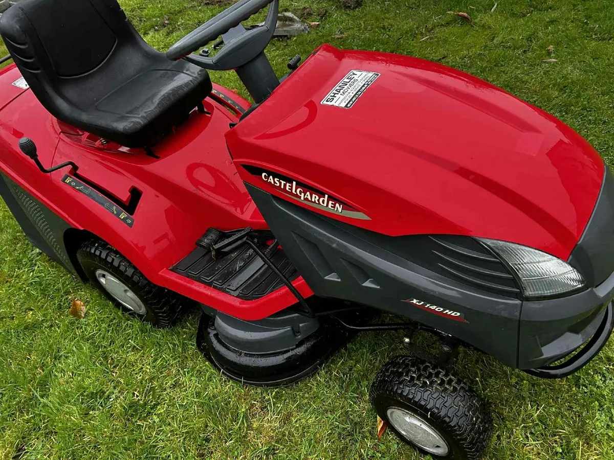 Castlegarden ride on mower - Image 2