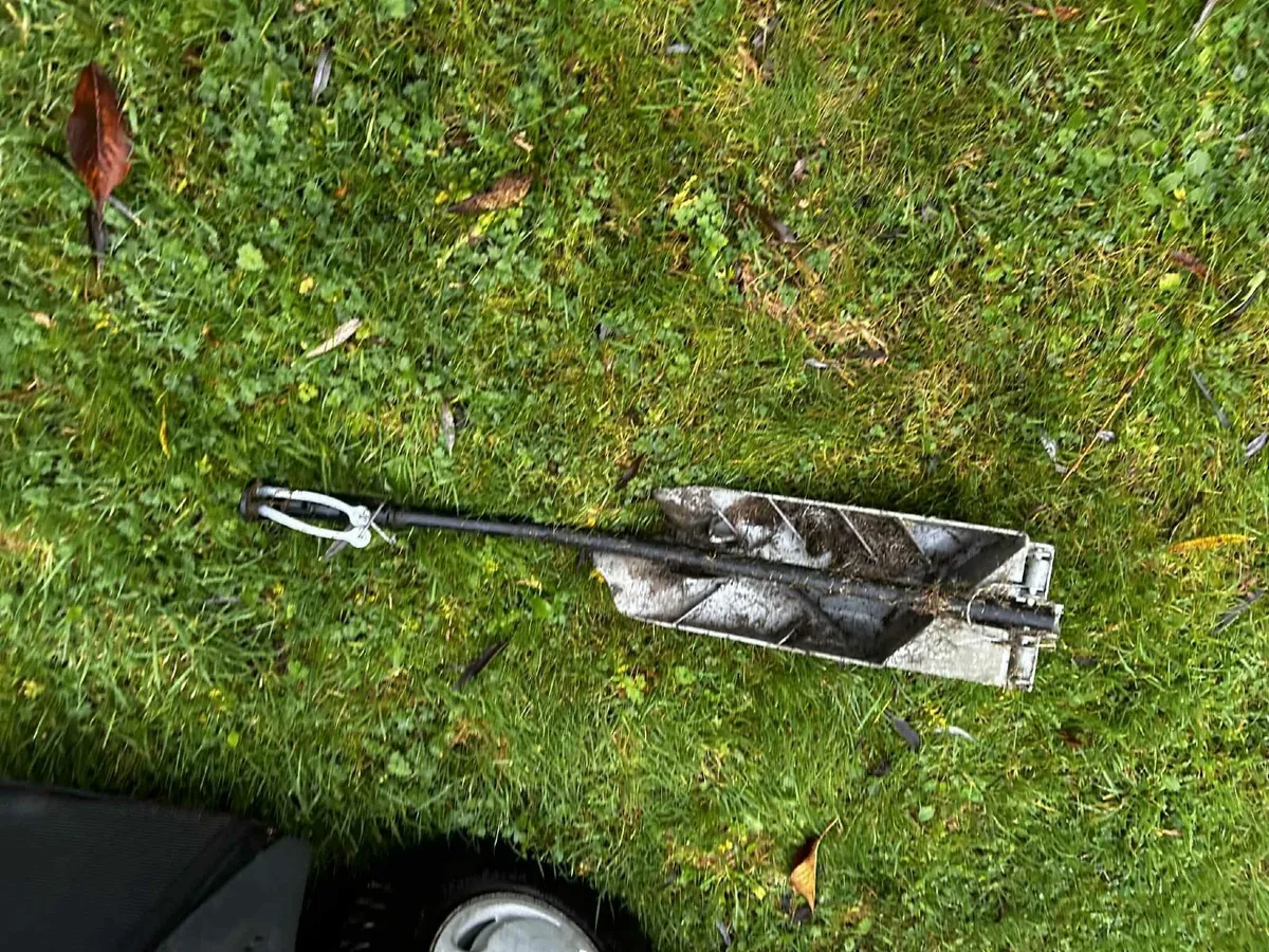 Castlegarden ride on mower - Image 4