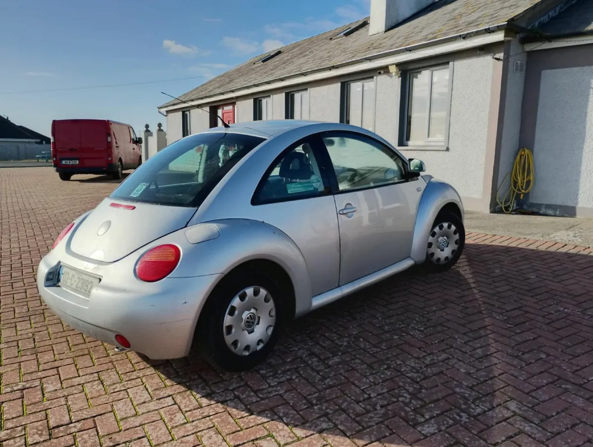 Volkswagen Beetle 2002 - Image 1