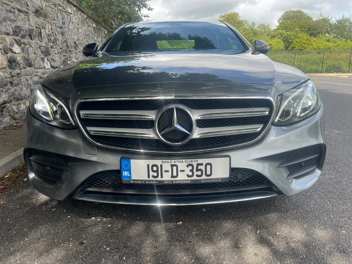 Mercedes-Benz E-Class 2019 E220 AMG AUTO - Image 4