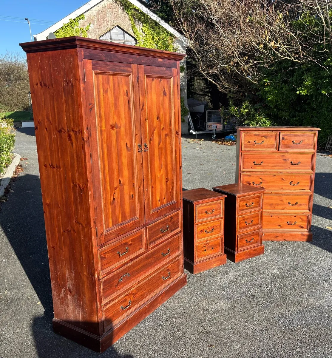 Solid pine bedroom set - Image 1