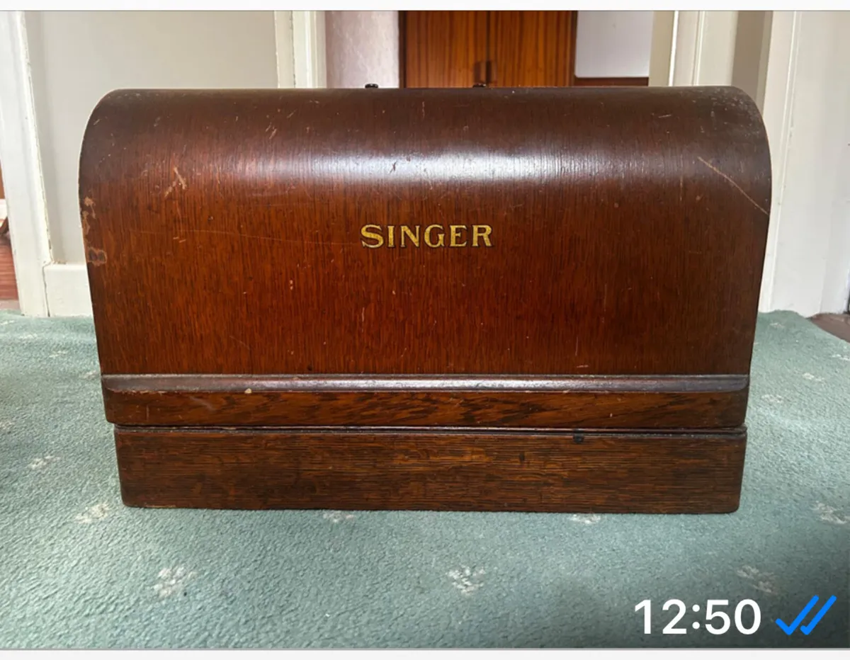 Singer sewing machine - Image 2
