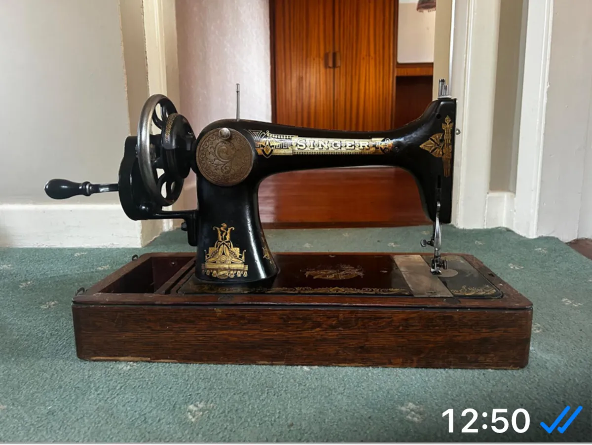 Singer sewing machine - Image 4